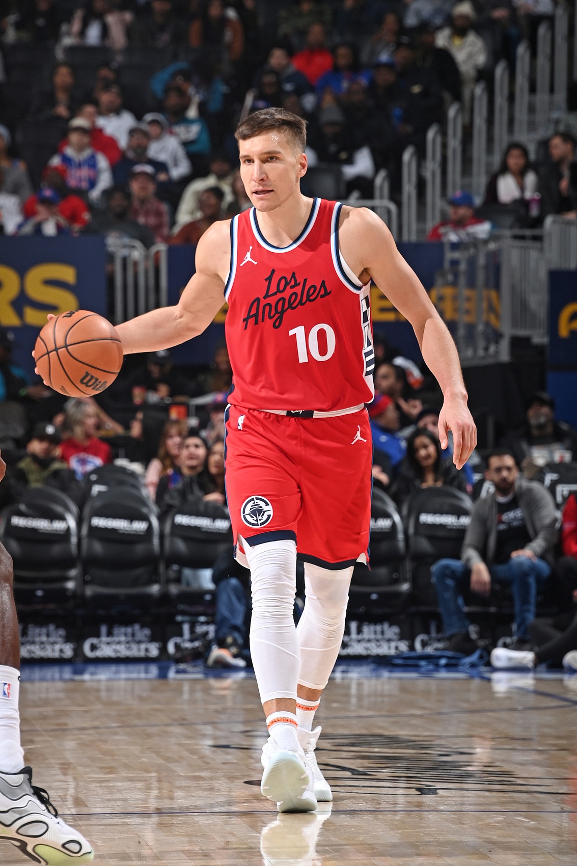  今天很可以！博格丹上半場(chǎng)6中5&三分3中3 攻下13分3板 正負(fù)值+28