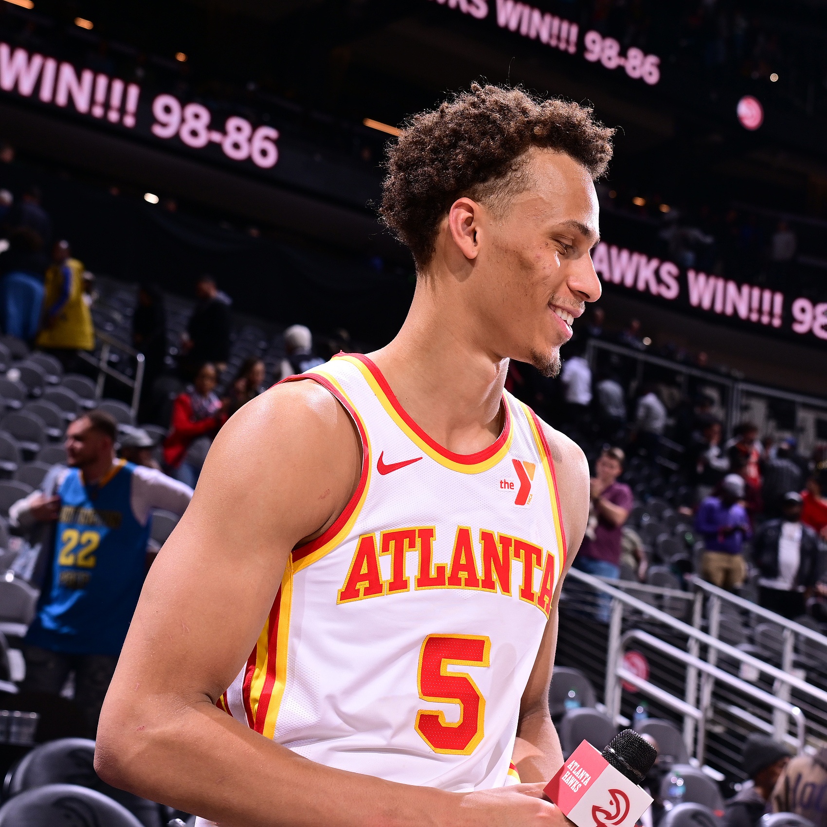  攻防俱佳！丹尼爾斯12中10砍下22分7板7助3斷1帽 正負(fù)值+25