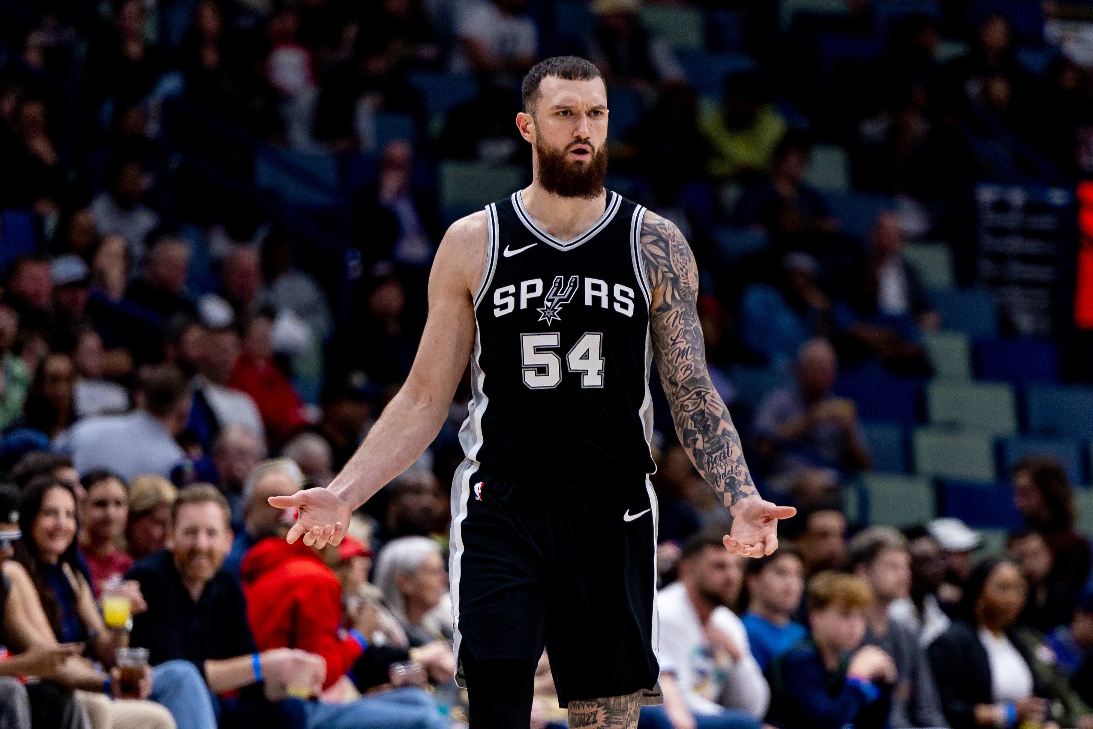  穩(wěn)定可靠！馬穆凱拉什維利9投4中得13分6板1助1蓋帽