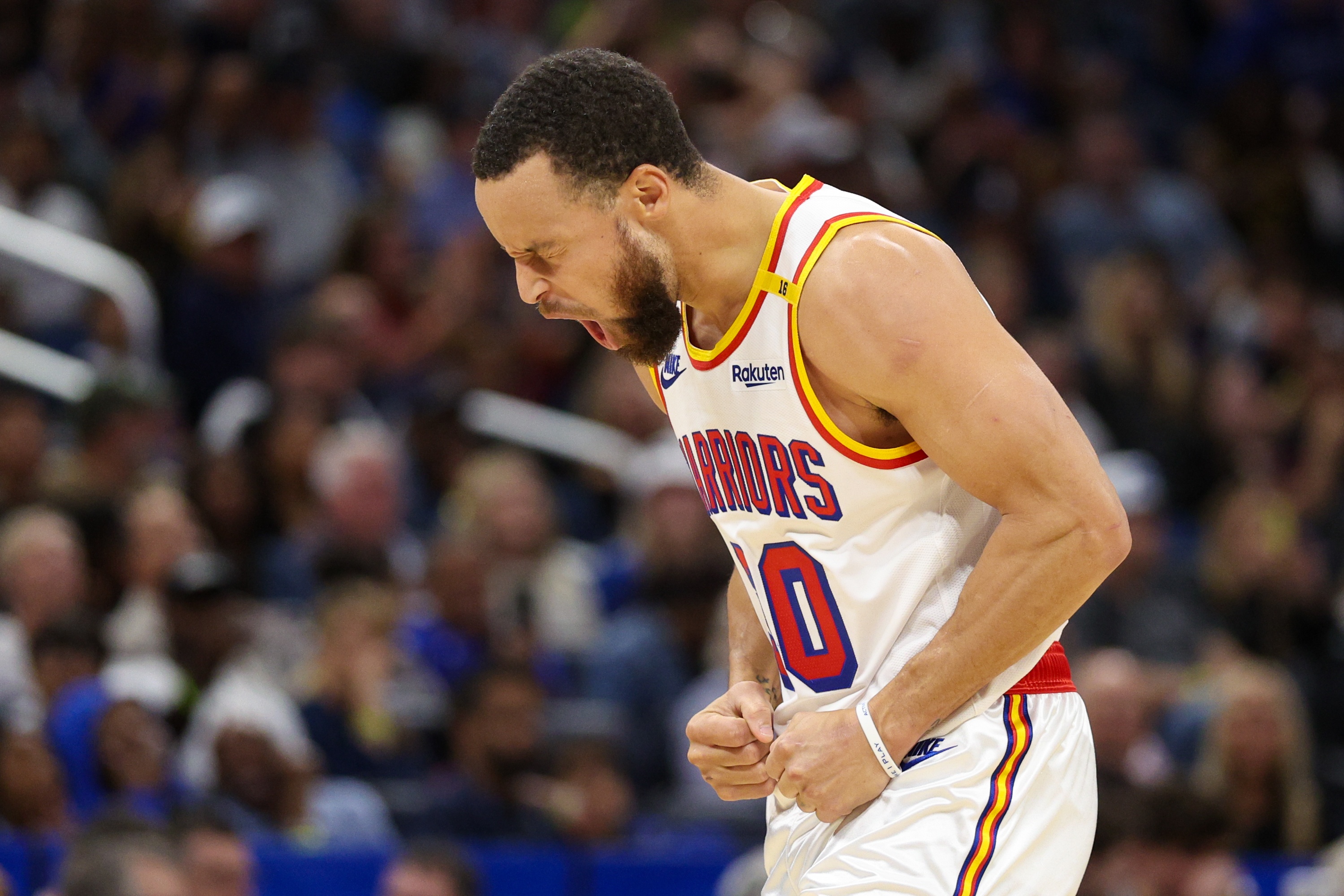  庫里談自己首節(jié)的進(jìn)攻犯規(guī)：我們拼勁不足 想用這個方法喚醒球隊(duì)