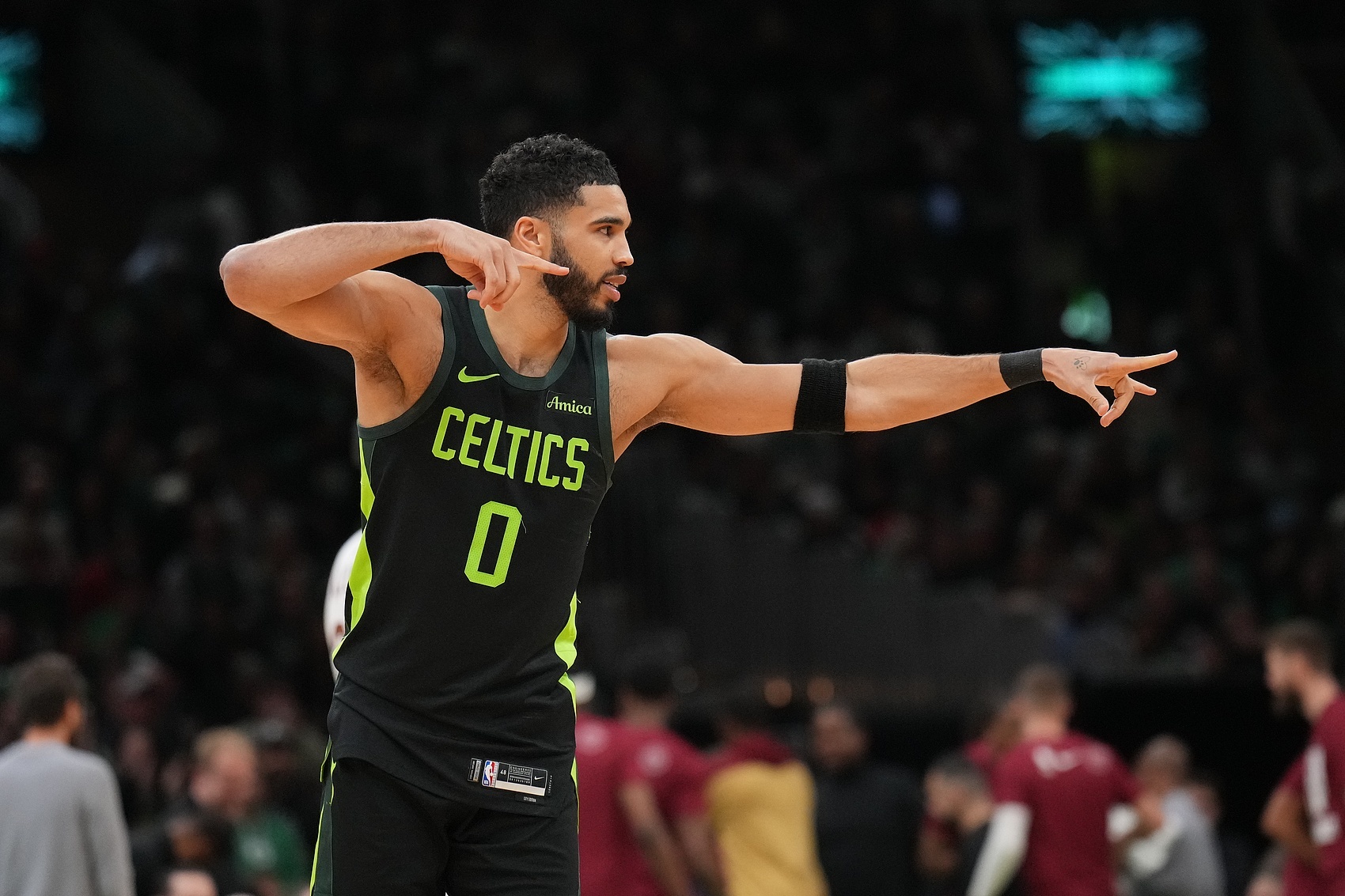  直接拉滿！塔圖姆首節(jié)10中8爆砍18分5板1助3斷 領先76人11分