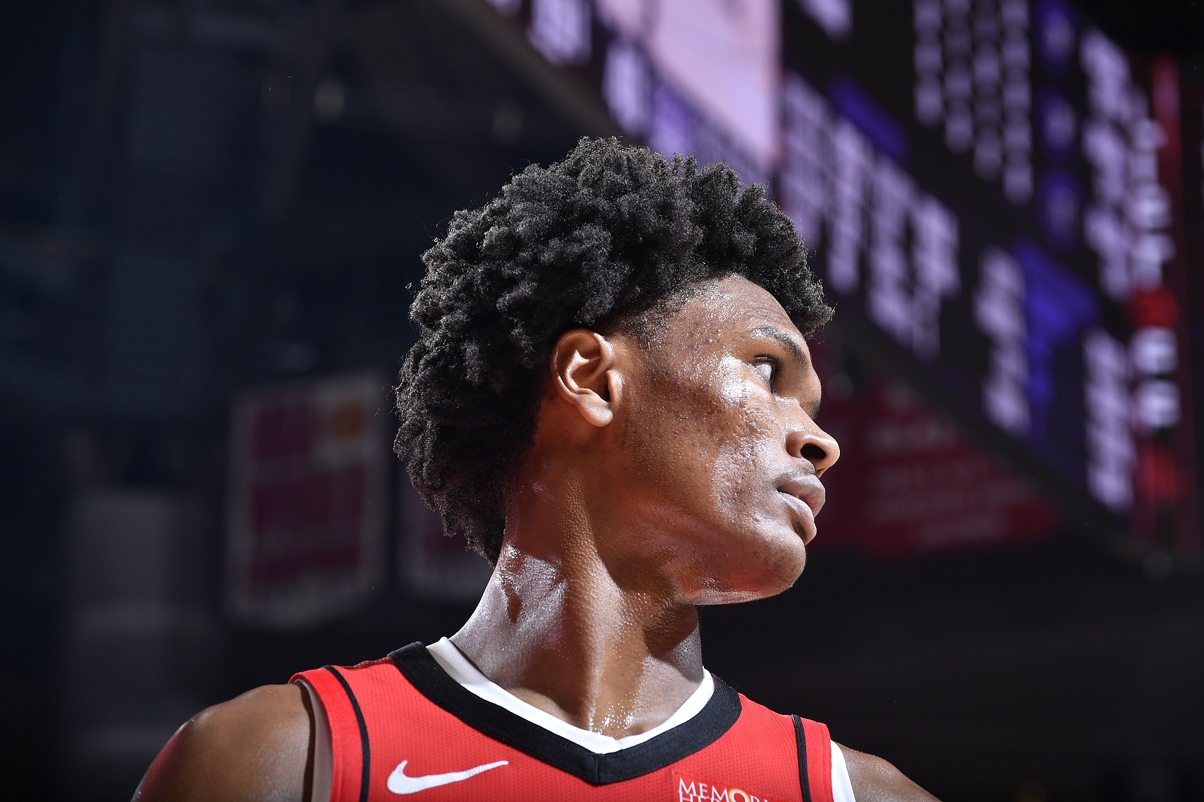  阿門：防守是至關(guān)重要的 無論與誰對位 我都很自信