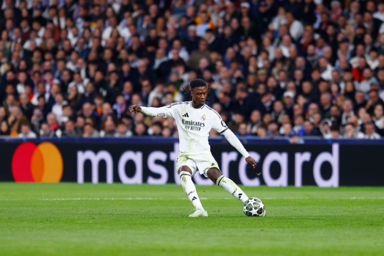  你給幾分？卡馬文加接球失誤、帶球被斷、成小蜘蛛世界波背景板