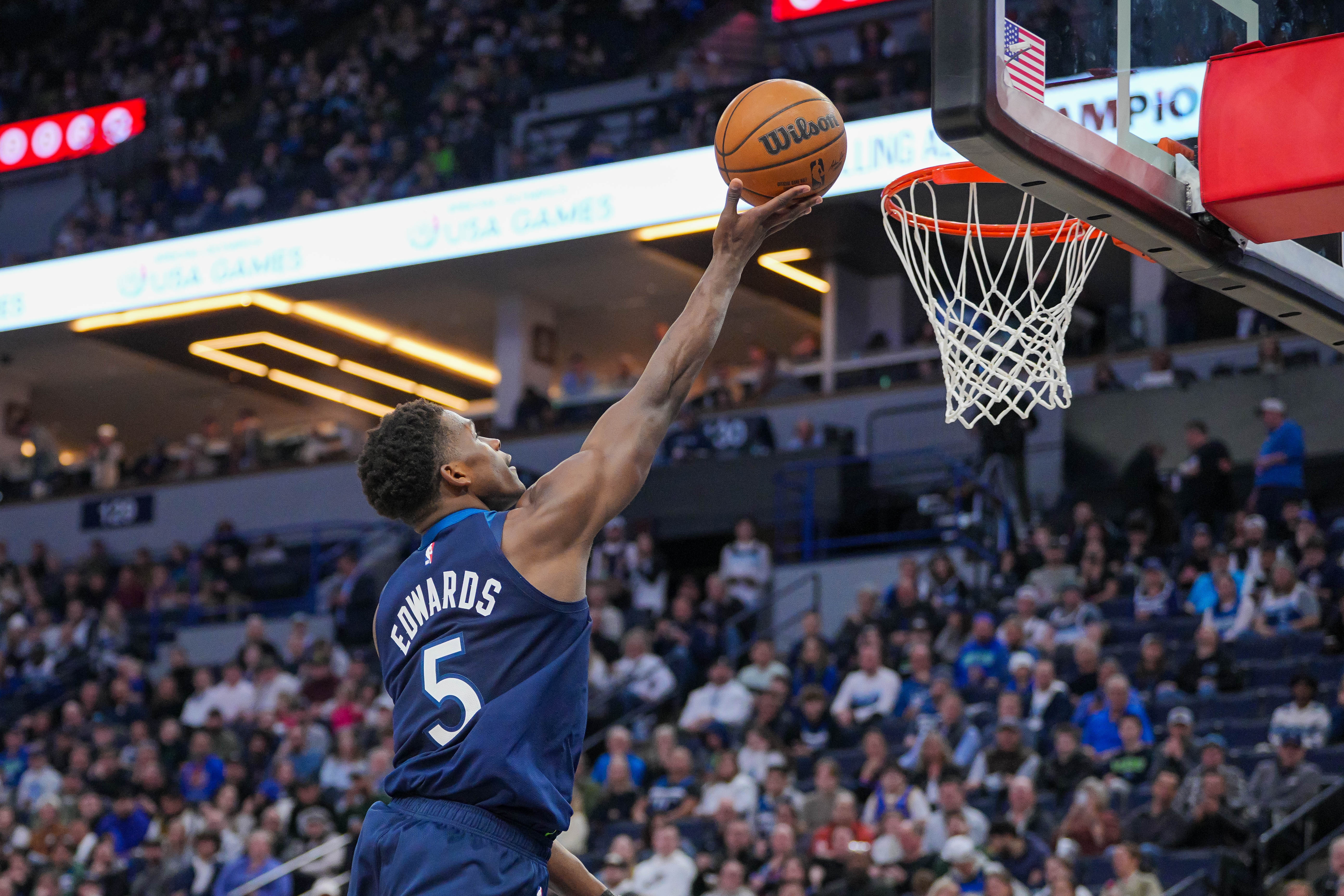  球球強勢回應(yīng)！愛德華茲22投10中砍下29分4板6助