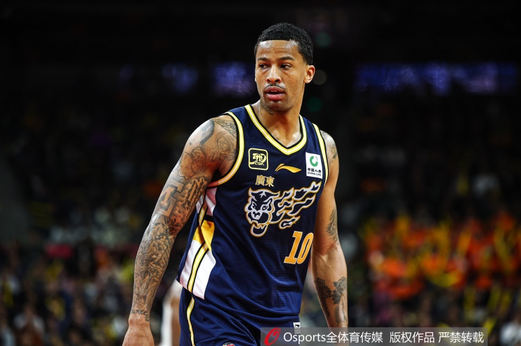  帶動球隊進攻！伯克半場10中5拿到13分4板2助1斷