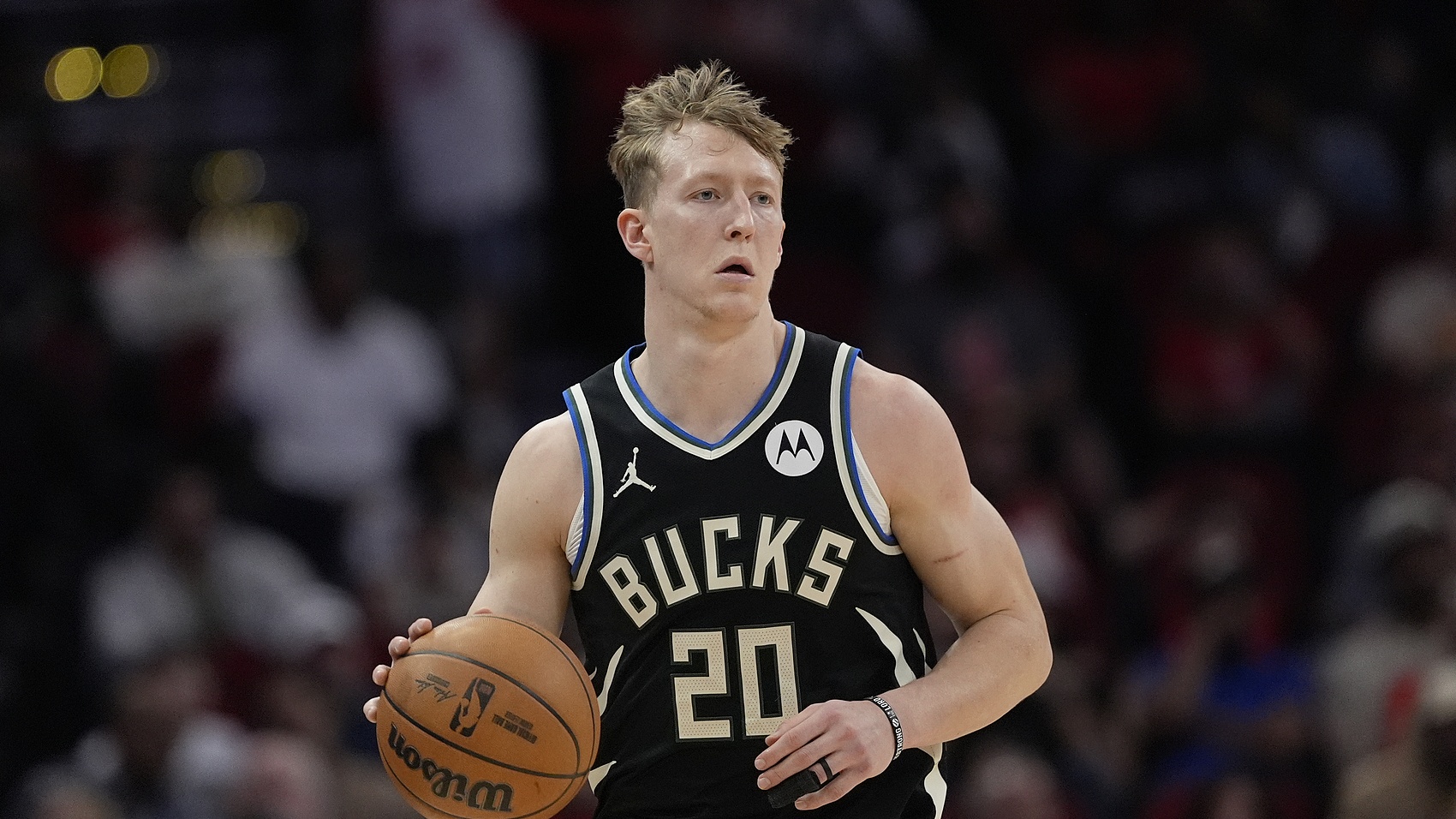  密爾沃基小伯德！AJ-格林三分9中6拿到18分 正負值+22