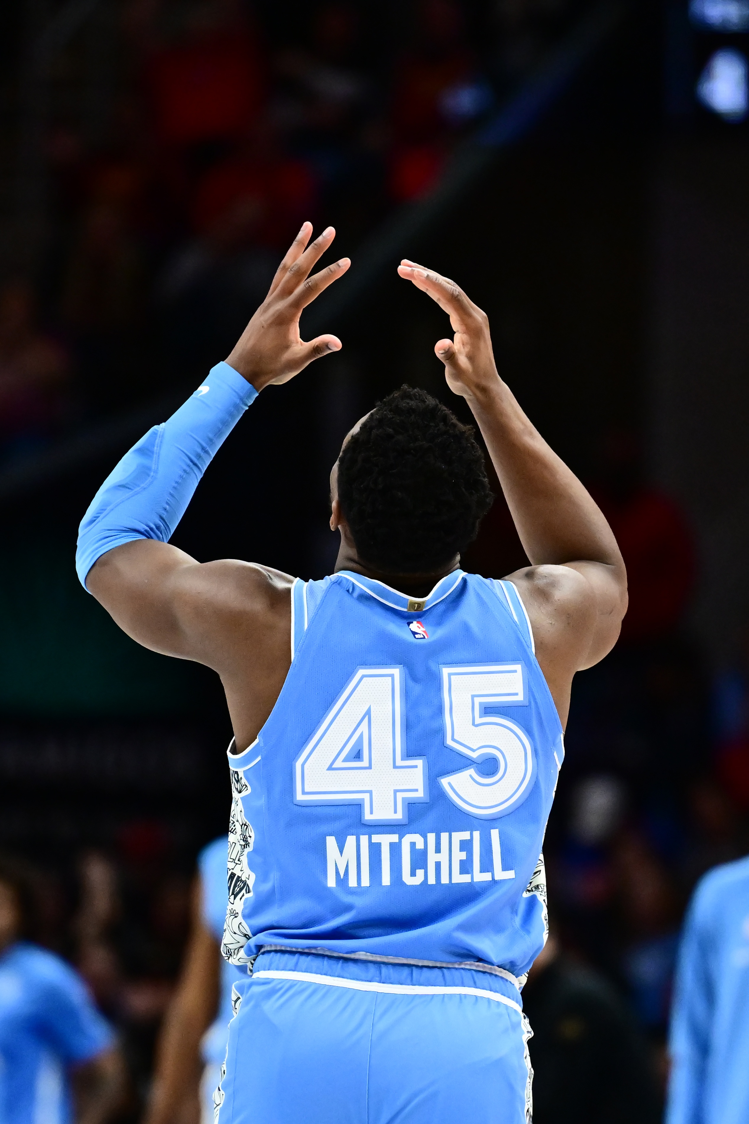  攻不進(jìn)守不住！騎士三節(jié)讓太陽拿到98分 落后19分之多