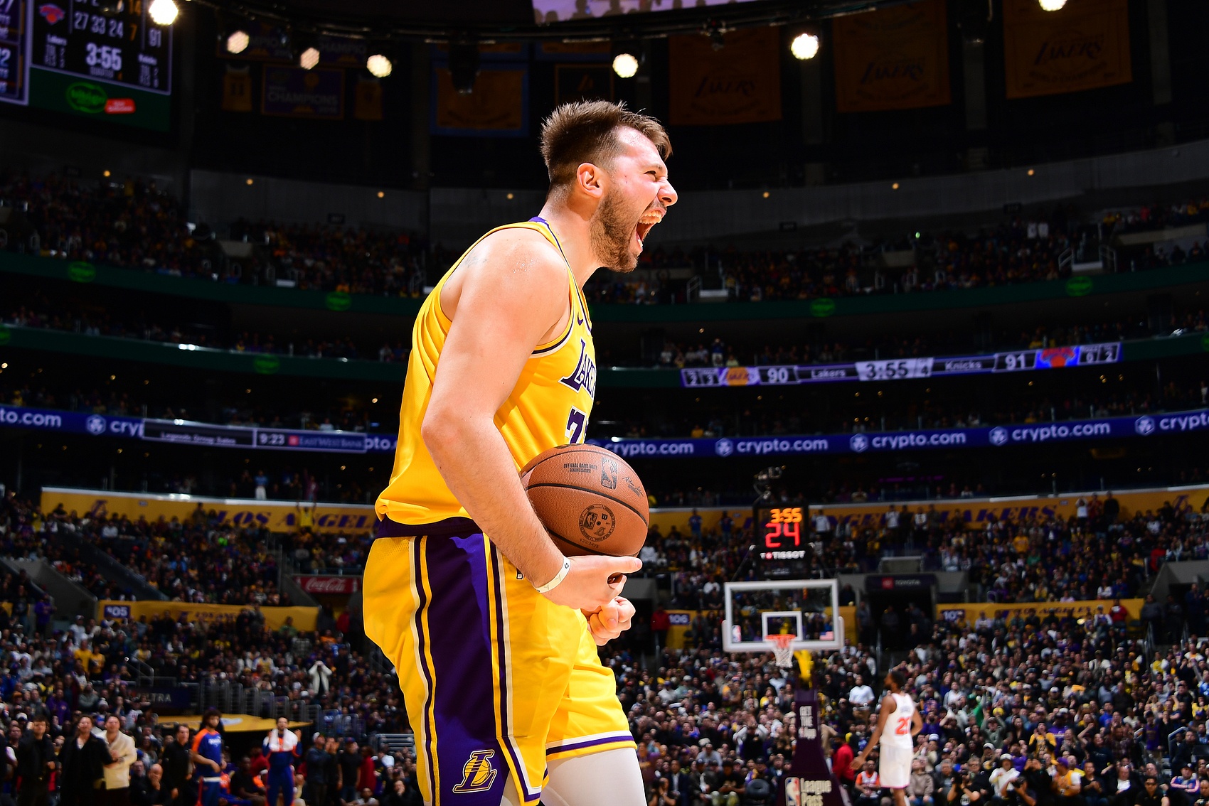  東契奇：從第四節(jié)開始我們加強了對抗強度連續(xù)防成 這場勝利很難