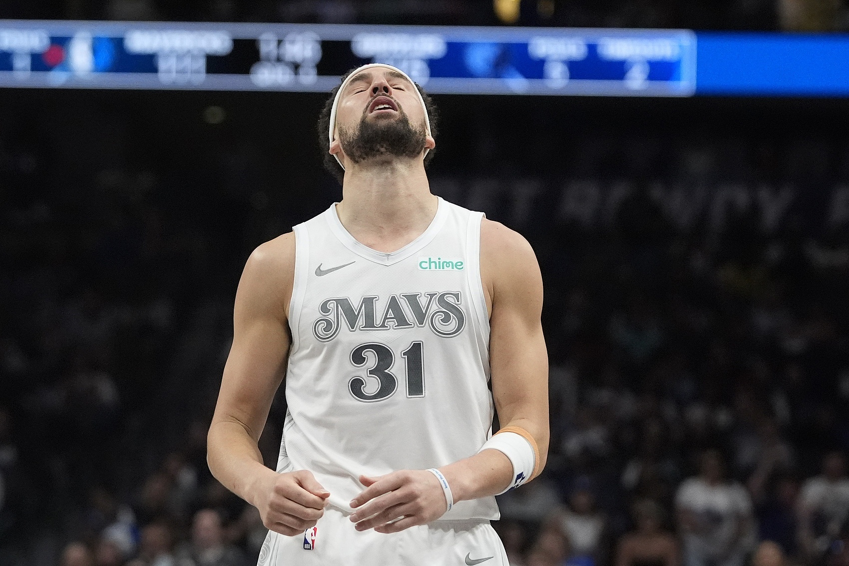  手感冰涼！克萊11投僅2中拿到6分 正負(fù)值-15