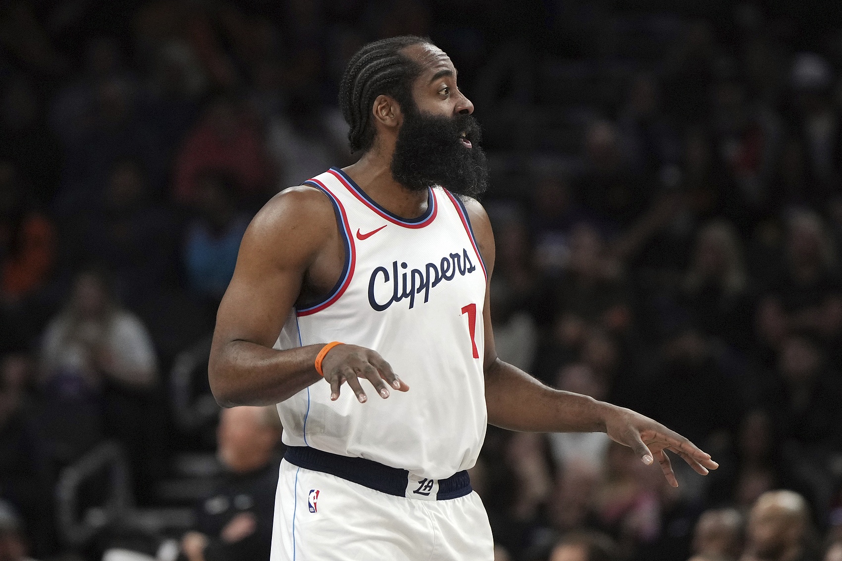  打得可以！哈登半場(chǎng)10中4拿到15分3板4助1斷 正負(fù)值+11