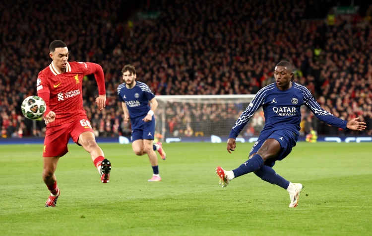  卡拉格：巴黎選擇了場地并且還第一個(gè)罰點(diǎn)球，這讓我有些不太理解