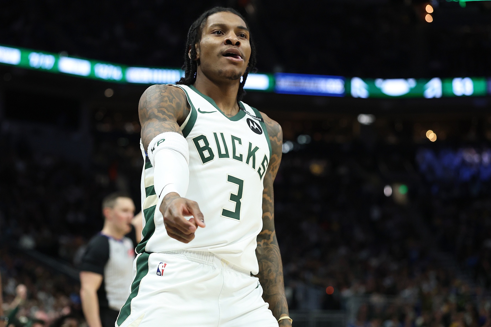  替補(bǔ)帶隊有活力！小凱文-波特替補(bǔ)10中8拿到18分6助攻 正負(fù)值+15