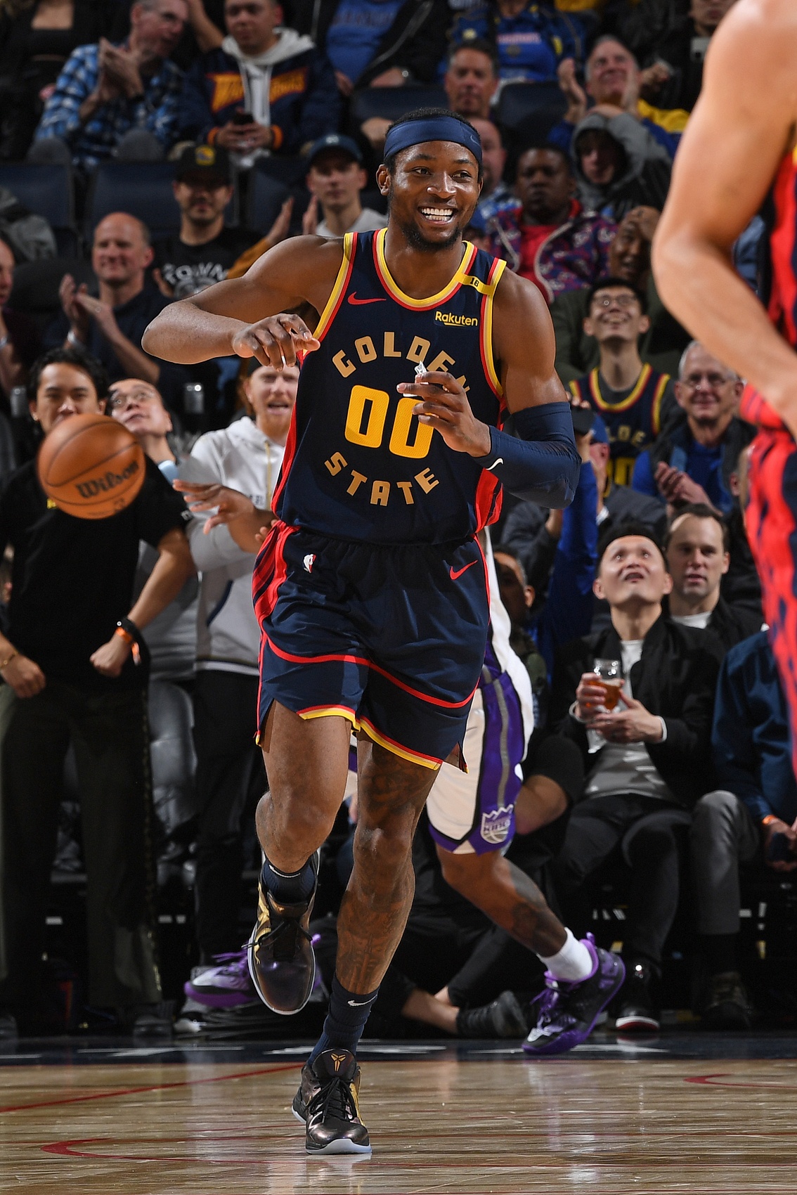  逐漸融回體系！庫(kù)明加半場(chǎng)5中3拿到7分5籃板 送出3次助攻