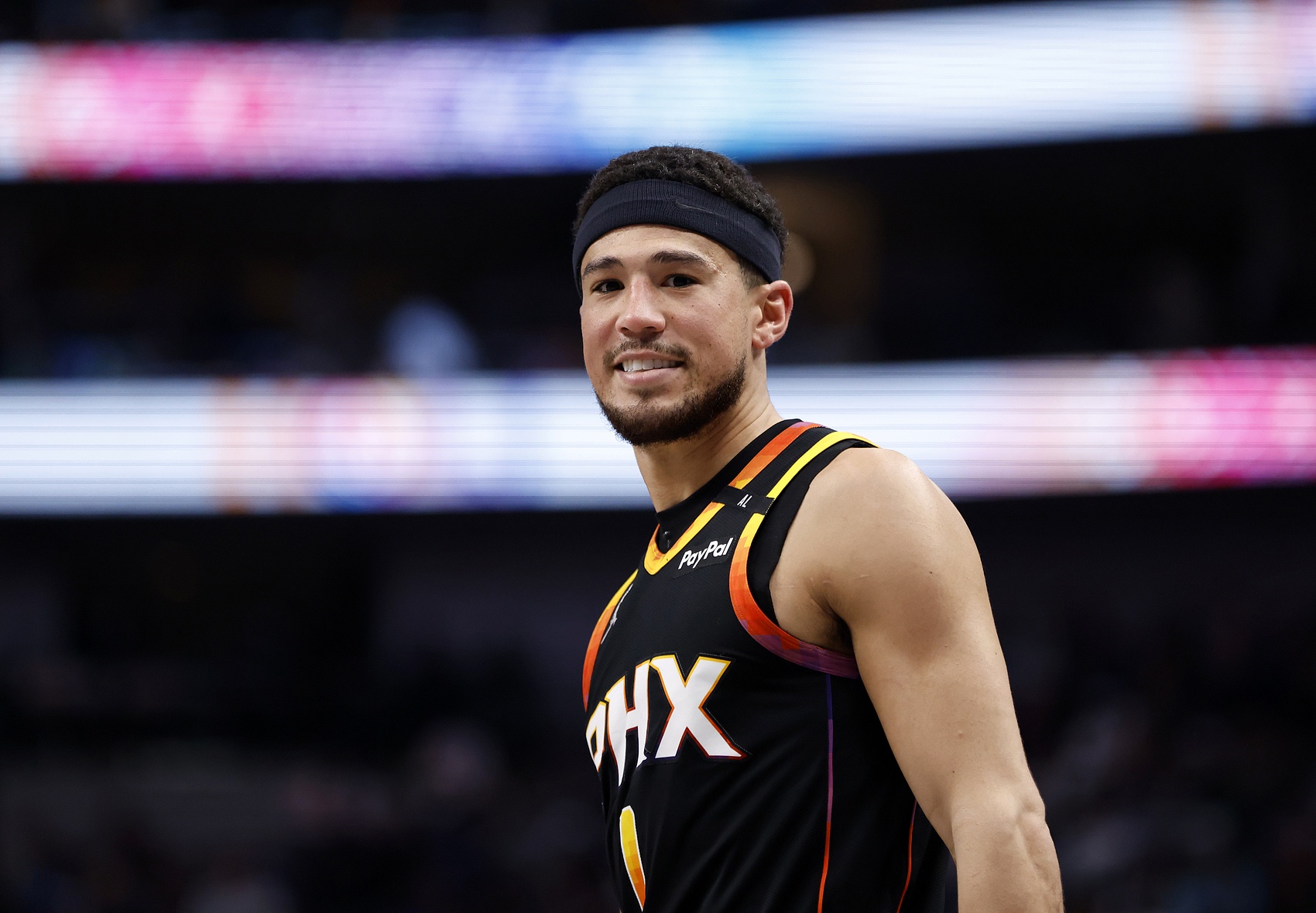  準度不夠助攻來湊！布克17中7得到17分2板 送10次助攻僅1失誤