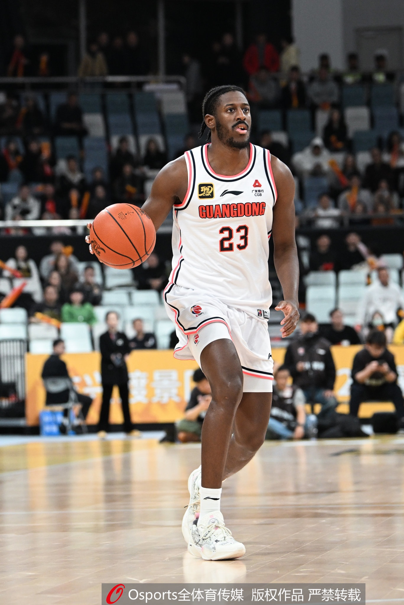  直播吧：廣東男籃裁掉庫克 已確定季后賽外援名單