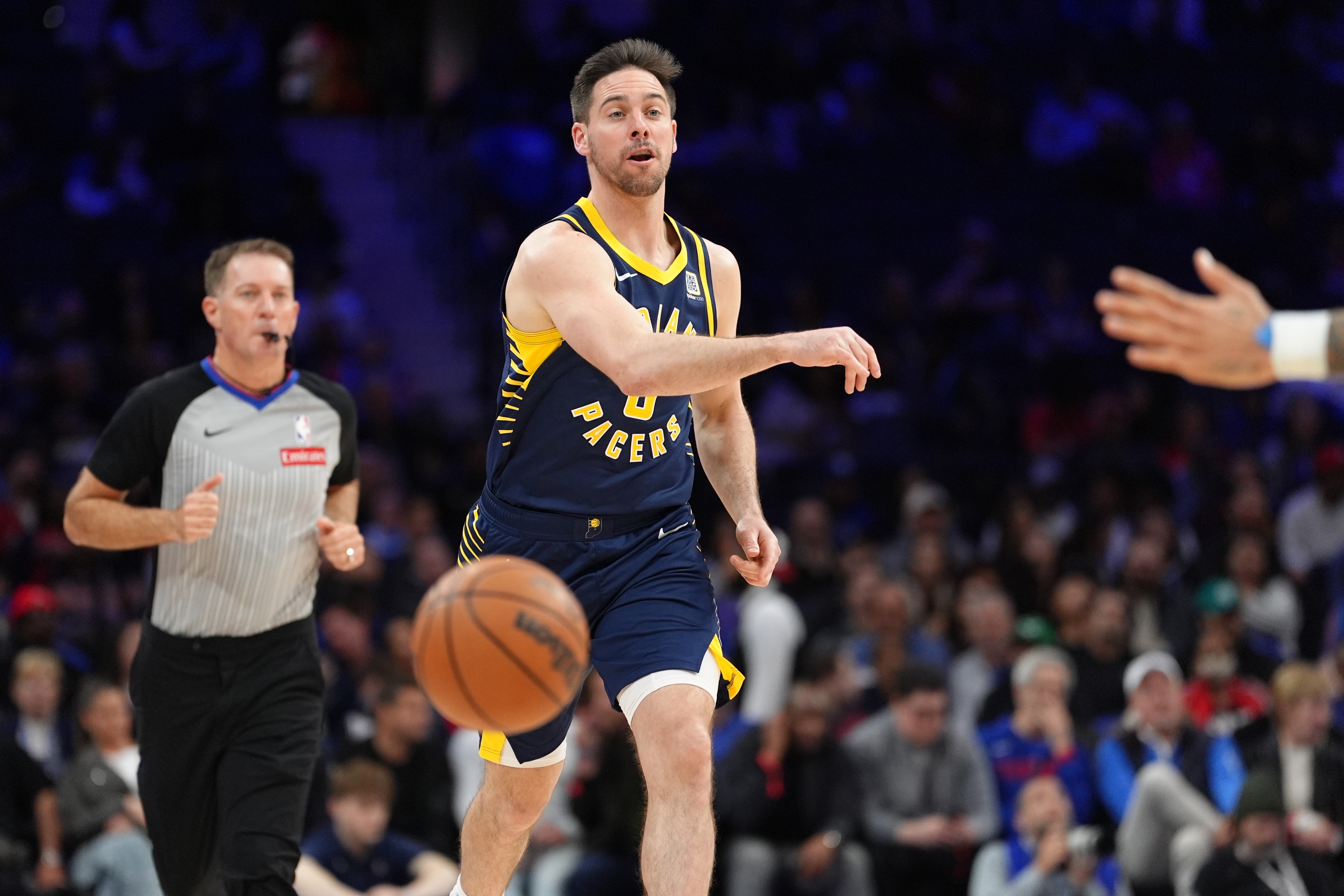  糟糕！麥康納：我們替補席的表現(xiàn)太糟糕 這樣根本無法取得勝利