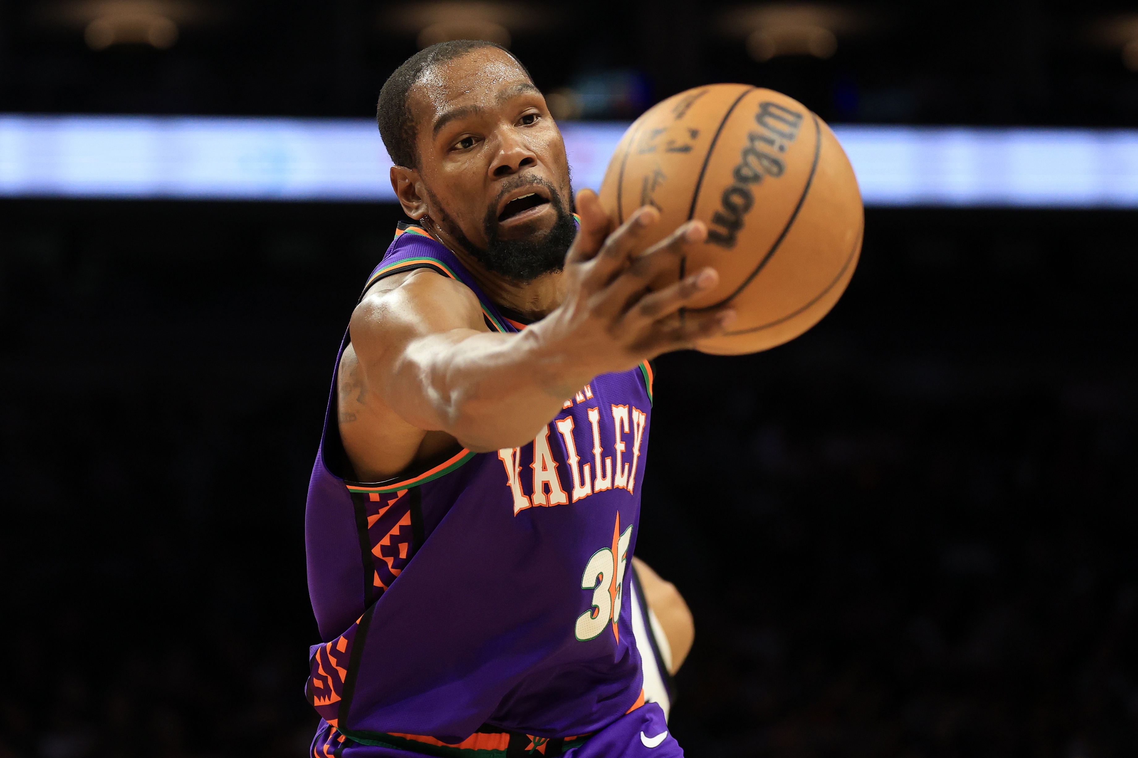  最佳陣要沒(méi)了？美記：腳踝受傷 人們擔(dān)心杜蘭特的賽季已經(jīng)結(jié)束了