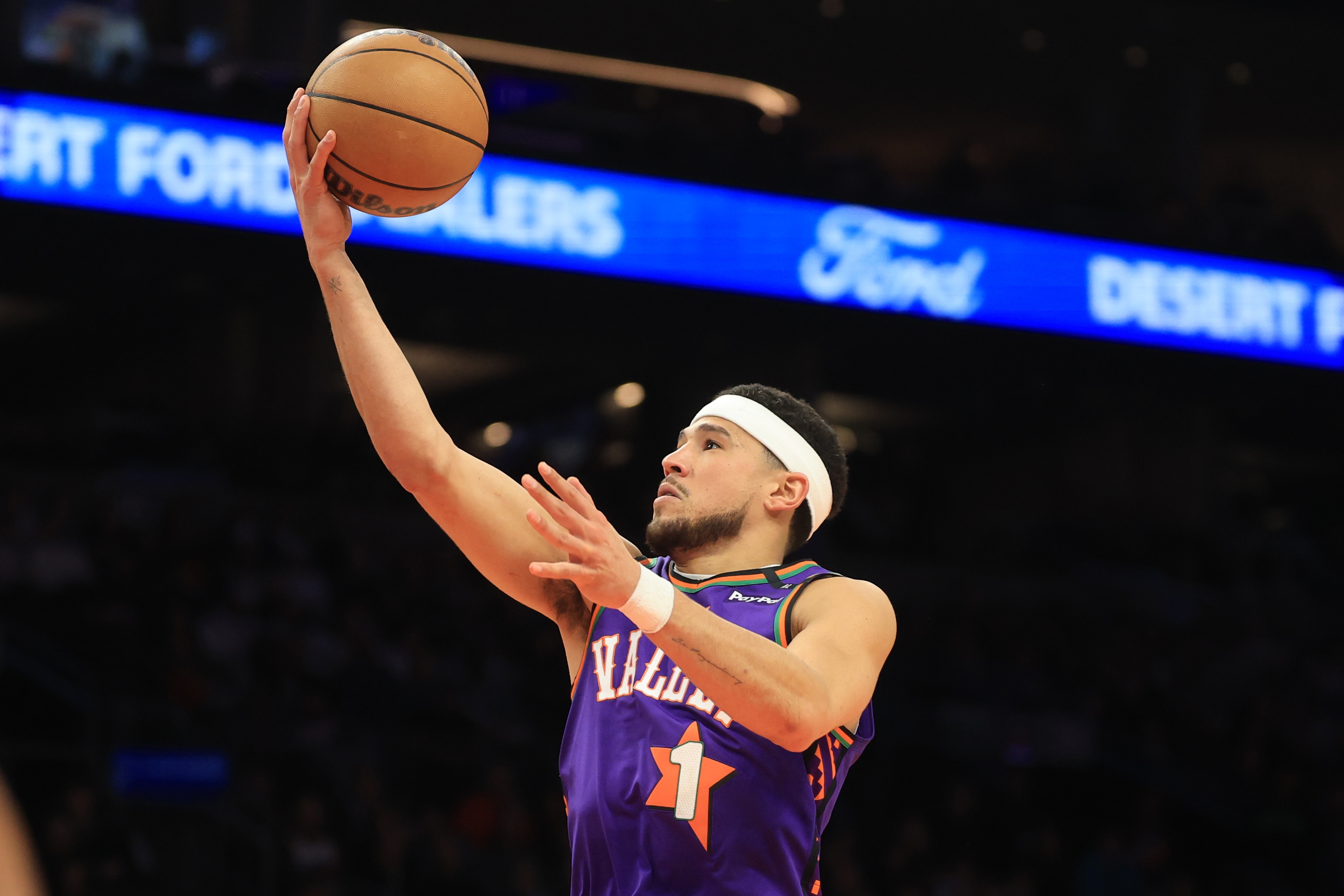  全面表現(xiàn)！布克第二節(jié)砍13分4助攻 帶隊(duì)單節(jié)凈勝猛龍28分