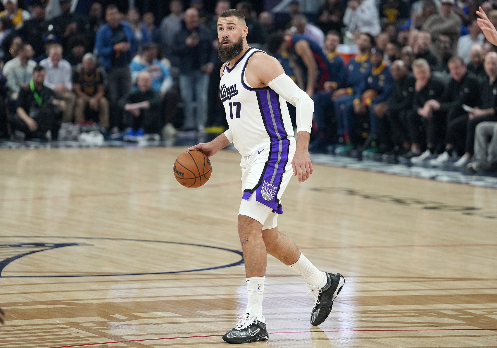  找不到筐！瓦蘭丘納斯半場(chǎng)5中1得4分6板1助 正負(fù)值-18最低