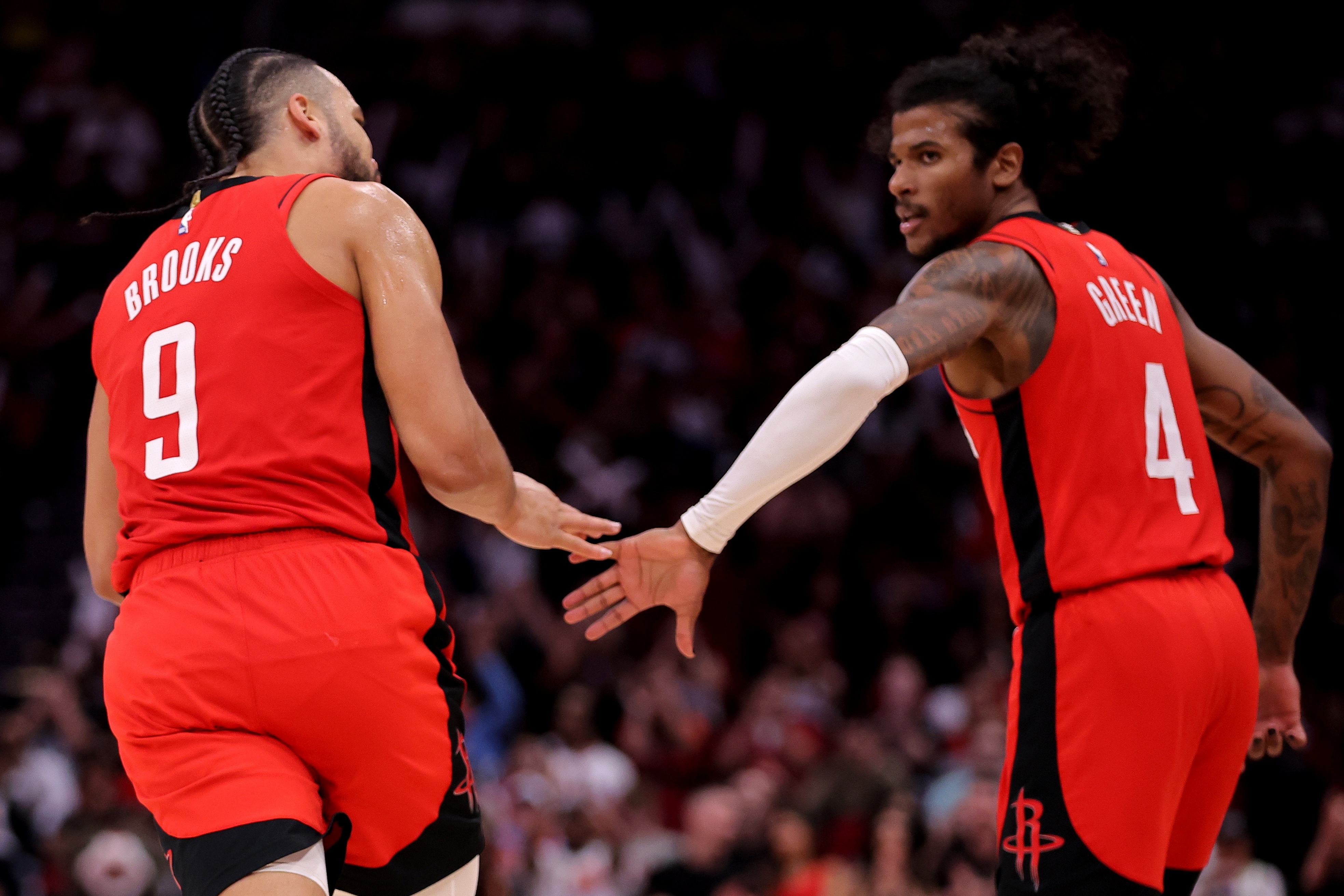  鐵匠鋪組合！首節(jié)狄龍7中0&杰倫-格林7中1 二人合計(jì)僅得2分5板2助