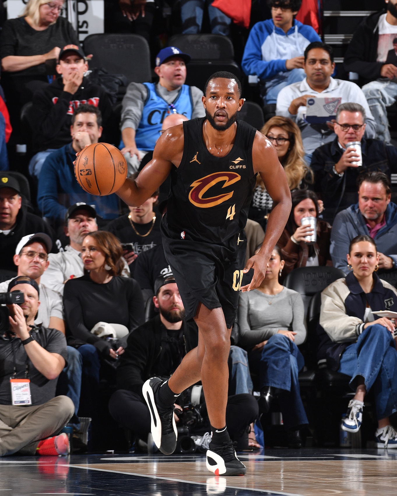  定海神針！莫布里內(nèi)外開花連得7分 單節(jié)6中5&三分1中1得到12分