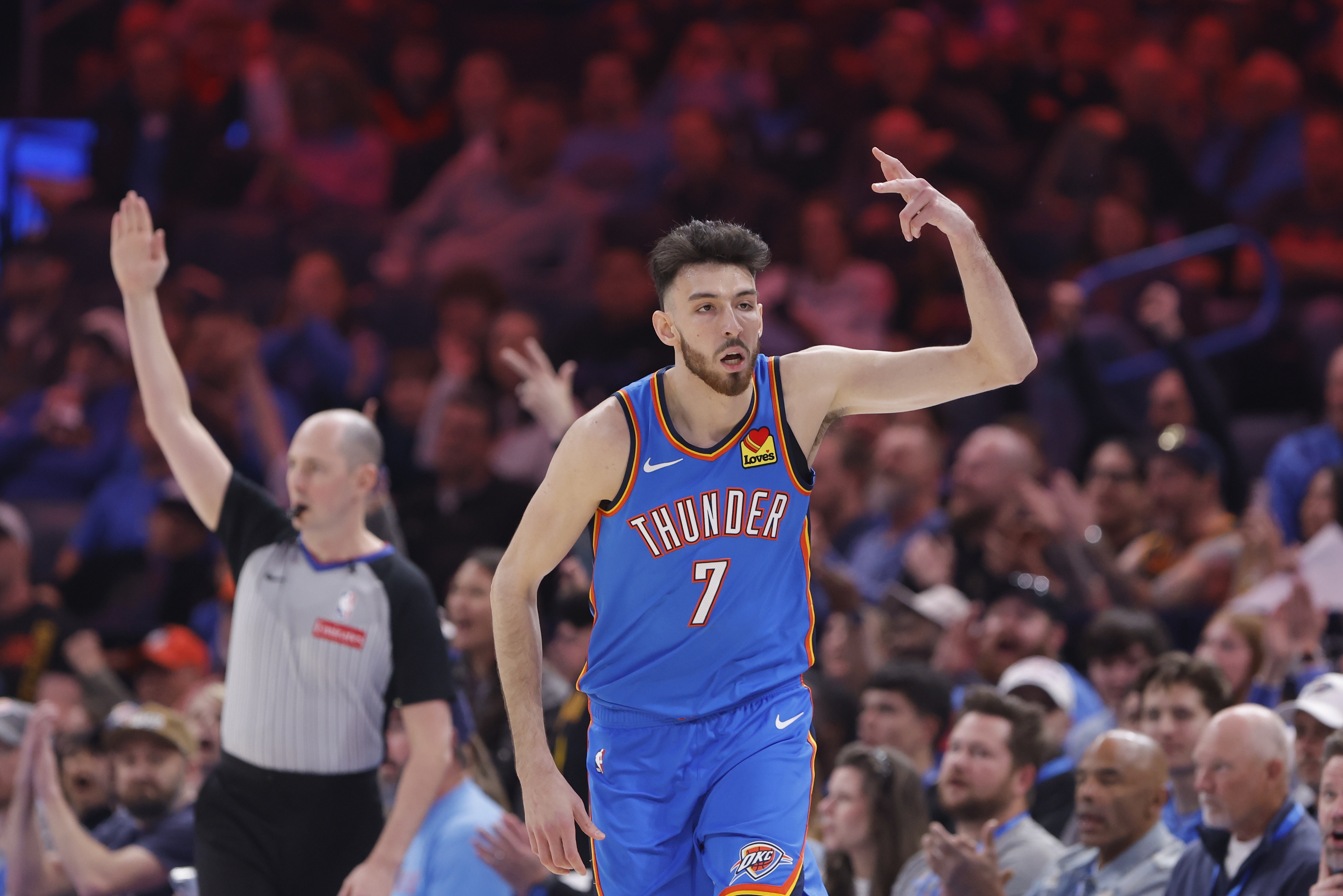  輕傷不下火線！切特一度腰部不適 全場14中7拿到18分10板