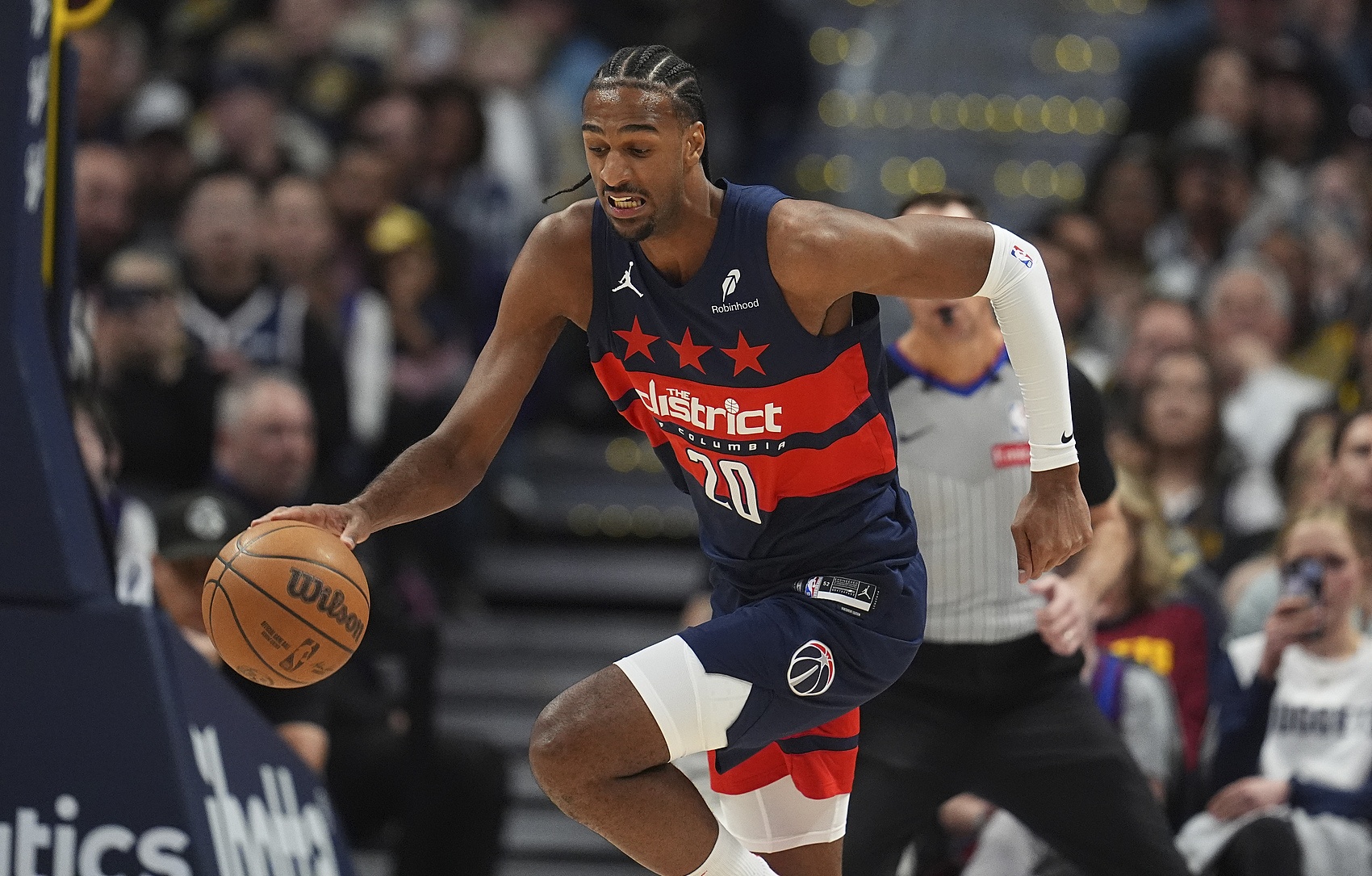  越來越穩(wěn)定！薩爾17中10&三分7中4砍下24分7板2帽 首節(jié)13分！