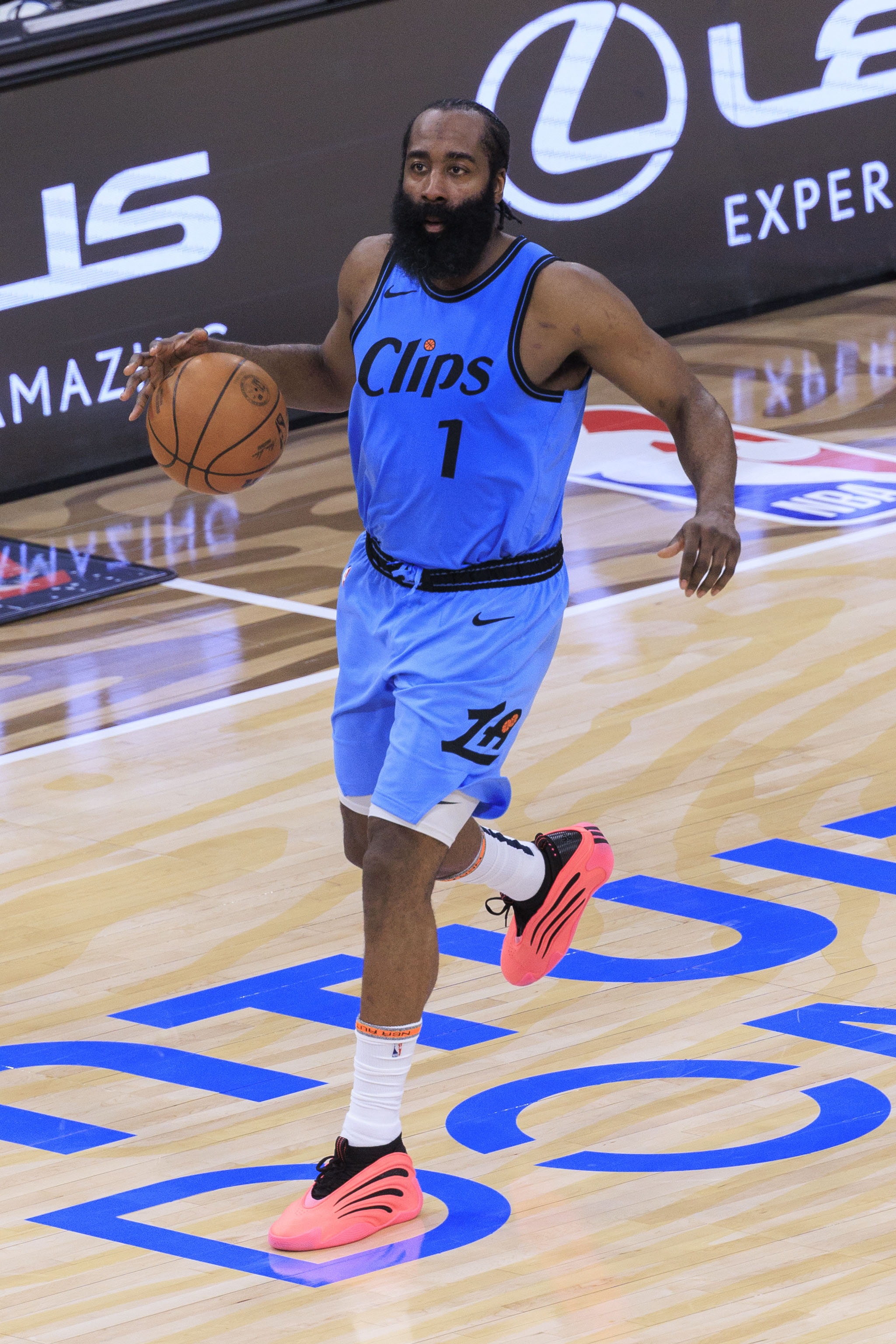  上一場被傷到大腿和腳踝！快船客戰(zhàn)尼克斯：哈登將會首發(fā)出戰(zhàn)