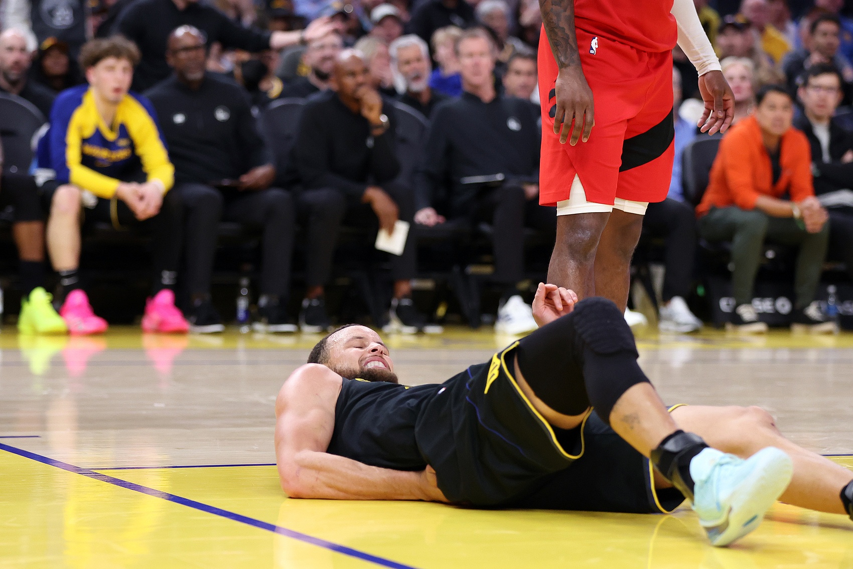  庫(kù)里因骨盆挫傷將繼續(xù)缺席今日客場(chǎng)對(duì)陣熱火的比賽