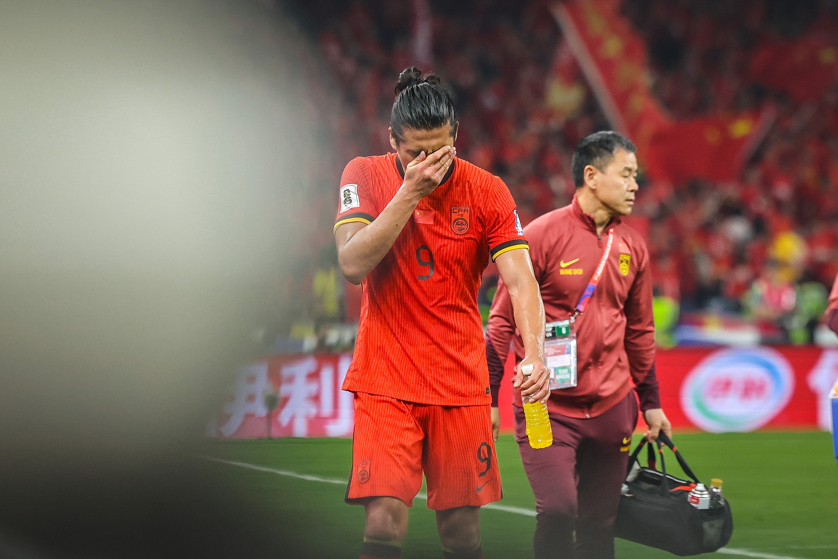  中國體育報：中澳兩隊各占半場優(yōu)勢 機會能否轉為進球是實力體現