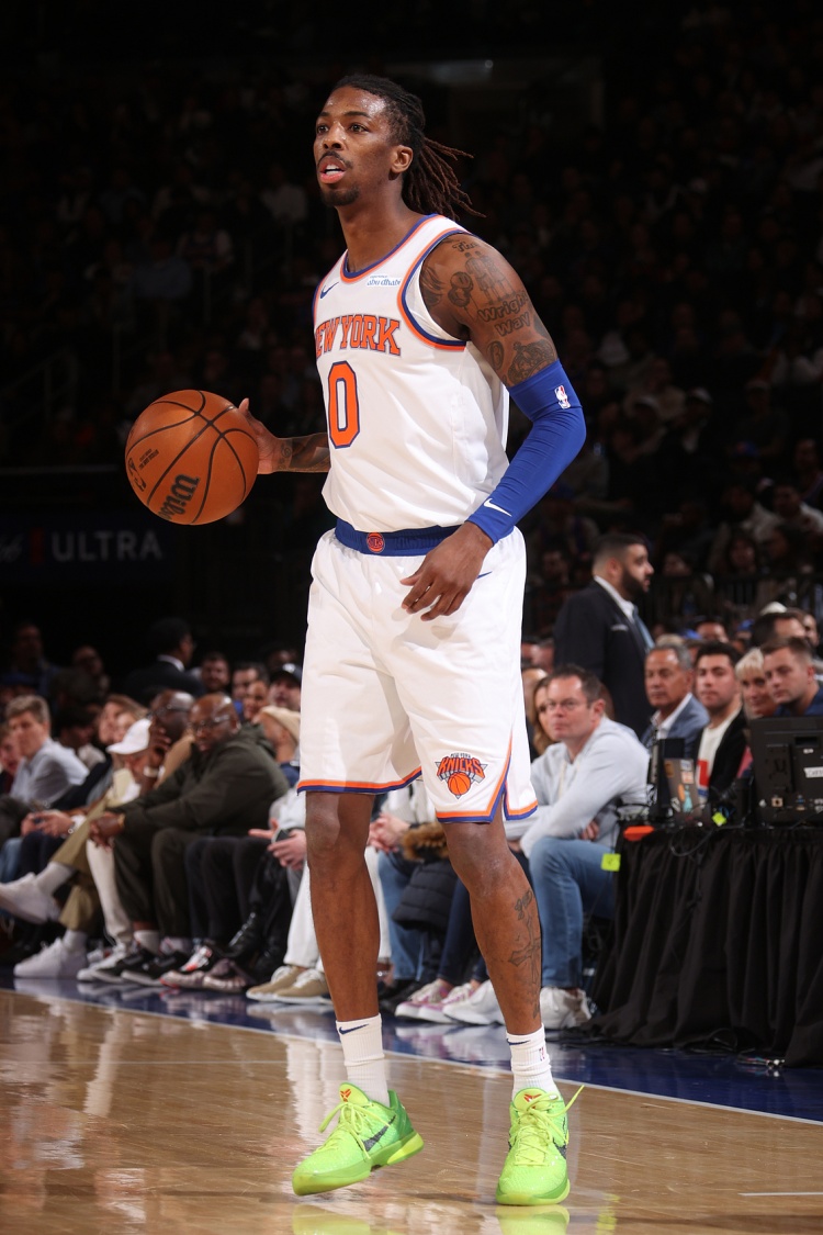  對(duì)陣?yán)蠔|家很穩(wěn)！德朗-賴特半場7中5得12分3板1助1斷