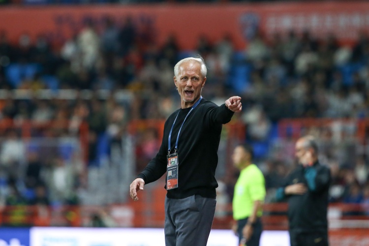  玉昆主帥：沒有哪個中國前鋒像奧斯卡那樣能進球！為何不給他護照