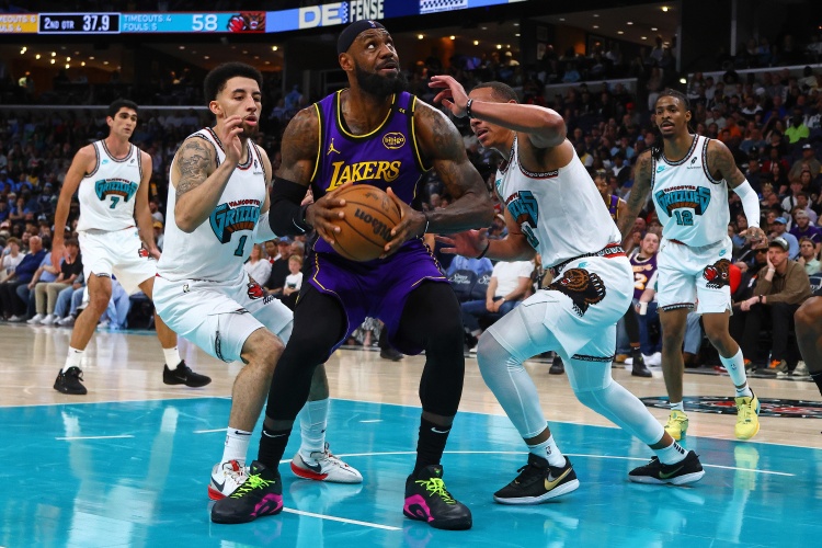  三瓶毒藥！東詹里同場(chǎng)皆至少25分8助 湖人三核驅(qū)動(dòng)啃下關(guān)鍵卡位戰(zhàn)