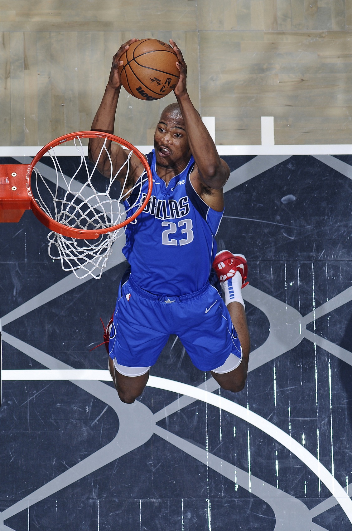  GOAT有實(shí)力??凱-瓊斯在獨(dú)行俠場(chǎng)均12.9+7.9 命中率84.8%超恐怖