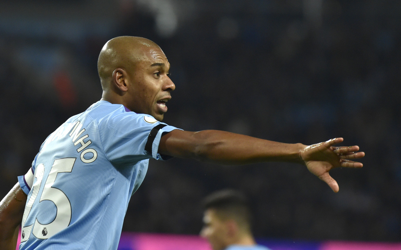  隊長回歸！英媒：瓜帥邀請費(fèi)爾南迪尼奧加入曼城教練組